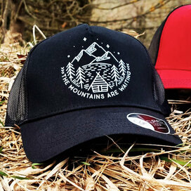 Kšiltovka The mountains are waiting, černá