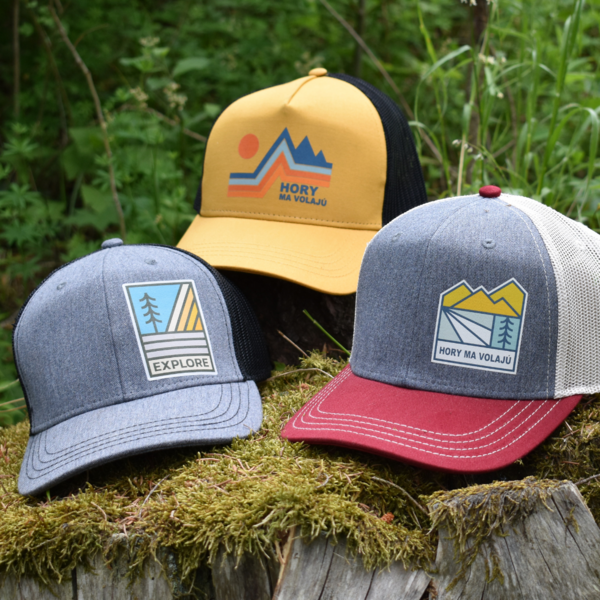 Šiltovka retro hory ma volajú logo, červeno sivá - siltovky-pre-milovnikov-prirody