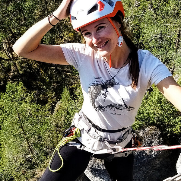 Dámske tričko horolezec na skale - tricko-pre-lezkine